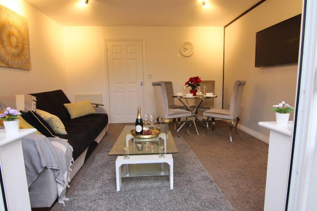 Daimler House - Cosy Home Near Coventry City Centre Buitenkant foto