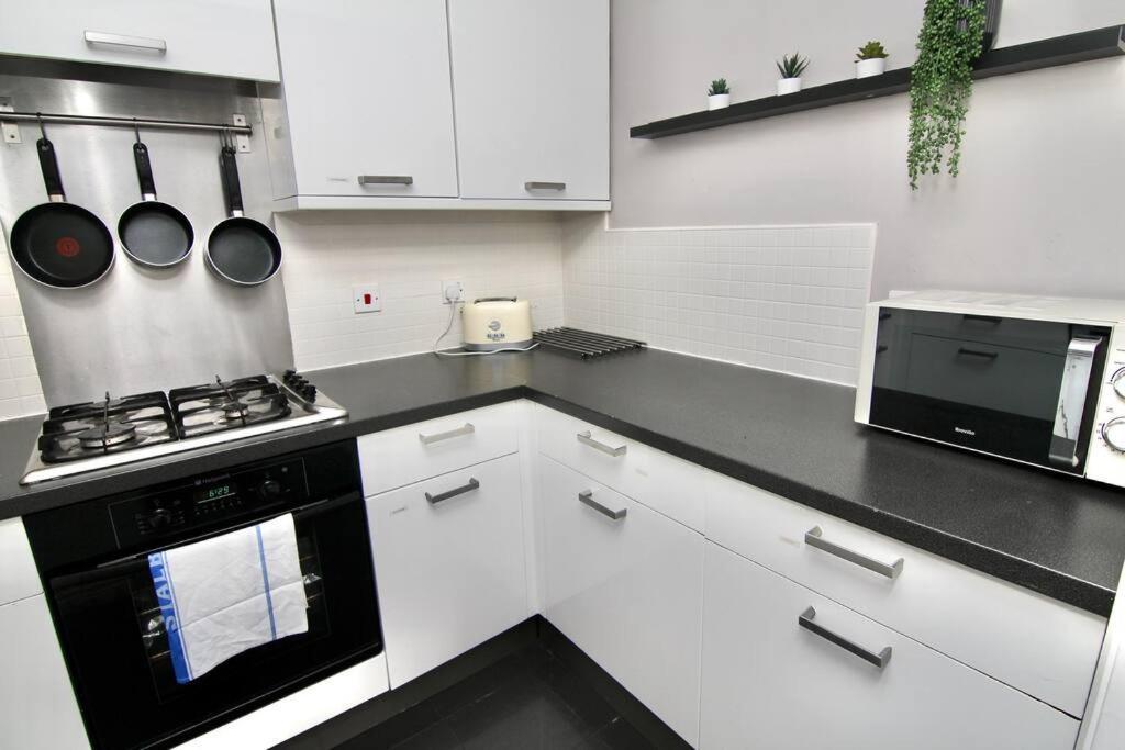 Daimler House - Cosy Home Near Coventry City Centre Buitenkant foto